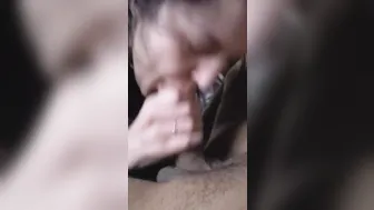 BEAUTY mom DEEP THROATS PENIS
