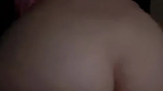 【舅妈日記】第一章：淫蕩少婦的大屁股半夜偷偷騎在了我身上，竟然是舅妈！