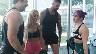 Fit Amateur Girls got Fuck after Workout into the Gym