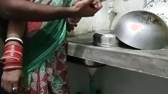 Kitchen Me Kaam Kar Rhi Saali Ko Jabardasti Choda Bedroom
