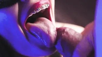 College Lover Swallows Sperm inside the Night