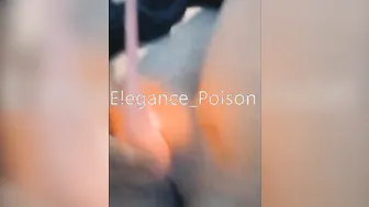 UNE ÉTUDIANTE SE GODE DANS LE DORTOIR ET QUI DÉLIRE BRUYAMMENT