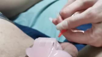 Locked porn video – Bae Girlfriend Stunning Glues Chastity Cage Onto Tiny Penis Loser