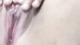 Chica virgen y su delicioso coño