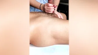 Gigantic Hooters Masseuse Hanjob Huge Penis till Jizzed
