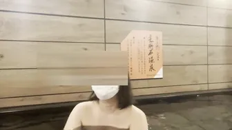 無人の大浴場！　見つかったら言い訳出来ない格好で大胆オナニー