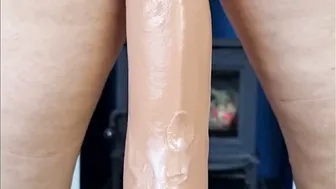 Girlfriend Gigantic Vibrator Rides Creamy Cunt Orgasm