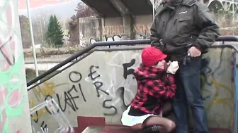 War porn video – Der geilste Fick auf dem Bahnhofsdach