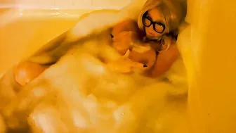 stepmom fantasy BATHTUBPRIVATE cougar GIGANTIC BREASTS HUGE JUGS CUM ON FACE 
