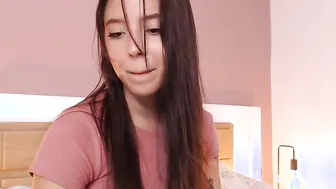 Thin bimbos with a amazingly hot face getting into doggy without