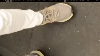 Elle se fait baisé par son trainer sportif pendant une séance de stretching 