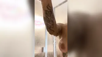 Cumm see me wash my gigantic Bae Hooters