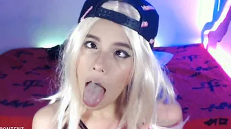Lusty inside web cam room Anal play with plug and pretty head
