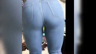 Huge Booty Clapping Inside Jeans