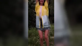Jumping porn video – Прыгающие сиськи в центре города