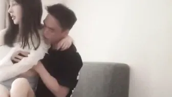 可爱极品巨乳女友很不情愿被我干，可是身体却很诚实