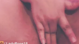 masturbándome cuando mi papi no esta en casa y mi coño húmedo
