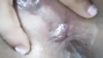 Finger cumming into cunt