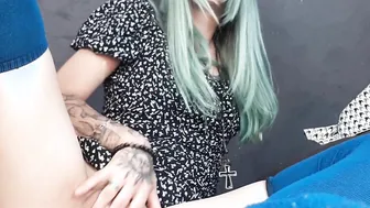Young elf plays with her snatch finger masturbates