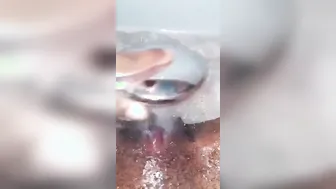 Close up African play with her vagina into the hot tub until squirt