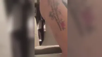Mi sborra nella tazzina e mi chiede di giocarci....