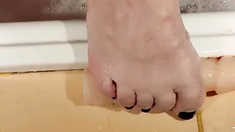 Filthy Talking Gf Nina Luna does Turf Job and Titfuck while Drinking Champagne into a Baththub