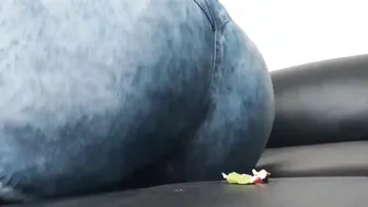 Giantess Débora Vs small army