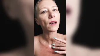 Kiki Deez Slippery Leaking and Smoking point of view