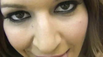 Cutie beauty loves masturbating with her camera