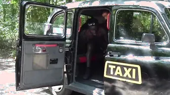 Bigtits UK cabbie sucking off african dick and gets boned