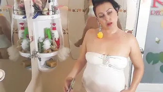 Do you wanna banged a women who washes her booty and cunt into the shower? webcam one-four