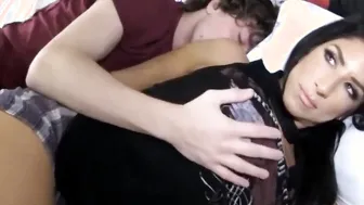 Into bed he doesnt let her s. he paws her || Full Tape: https://ouo.io/5JGTNz