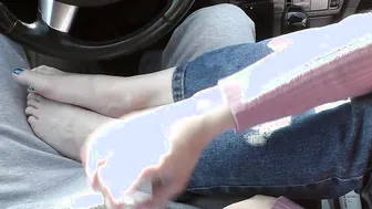 Toejob into vehicle