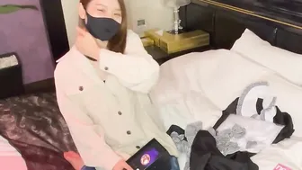 着衣のままのパイパンまんこに大量中出しSEX！女子大生のメイドさんがエロエロご奉仕♡身体中をぺろぺろHに舐めまくり！♡RYOYUU♡素人カップル/歳の差/10代/スタイル抜群/美少女/着エロ/スマホ