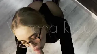 Winona Riley tastes cum into a very Beauty way.
