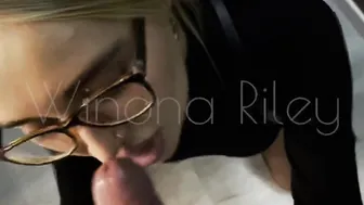 Winona Riley tastes cum into a very Beauty way.