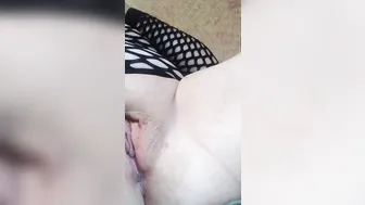 Vulgar mom home alone with her vibrator makes her squirt