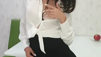 Горячая школьница в чулках хочет секса / sexy Student inside tights