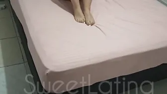 Pov. REAL AMATEUR HISPANIC SE FOLLA AL DOMICILARIO EN SU CASA LUEGO LE DA TODA SU LECHE