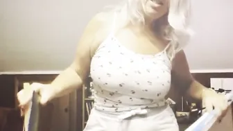 Curvy milf Rosie: Post Filming Dancing and Chat