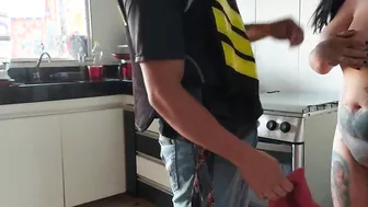 WOMAN ASKED KITCHEN GAS AND GAVE IT TO THE DELIVERYMAN AND STILL RECORDED EVERYTHING (see the full film on 4kporn