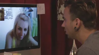 Closeups porn video – LEXI BELLE FUCKS HER CAM FAN