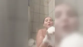 Snowbunny2158 into action inside bubble bath-tub soapy sucking off kisses
