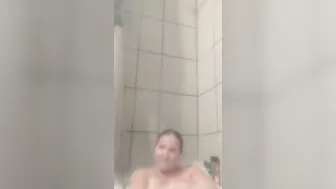 Snowbunny2158 into action inside bubble bath-tub soapy sucking off kisses