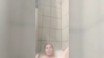 Snowbunny2158 into action inside bubble bath-tub soapy sucking off kisses