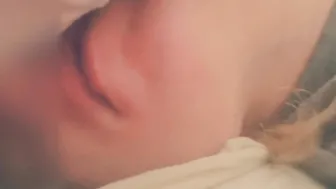 milf fucks herself face / lips closeup