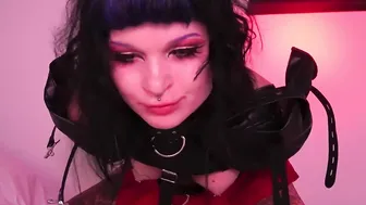 Psycho whore destroys her vagina with biggest sex toy - Halloween sex tape teaser