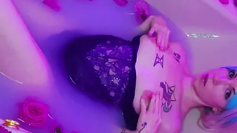 Self Love Inside My Bath