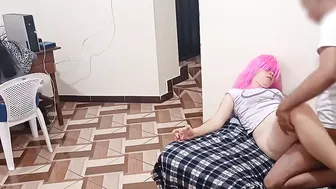 I boned my stepsister without making noise so that my stepmother who is on the computer does not discover us: