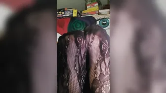 10 minutes of 10 stockinged foot